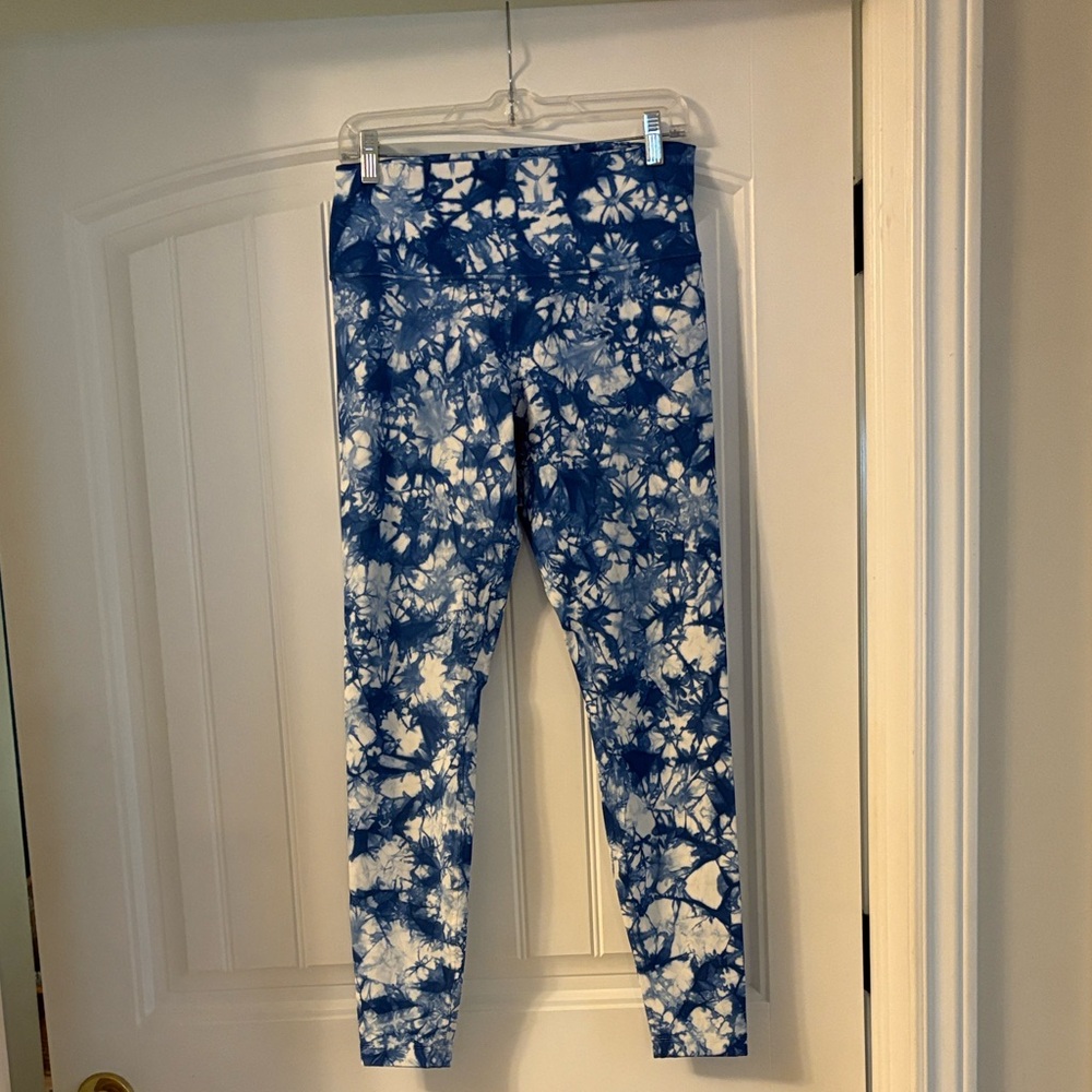 Lululemon Athletica Blue and White Patterned Leggings